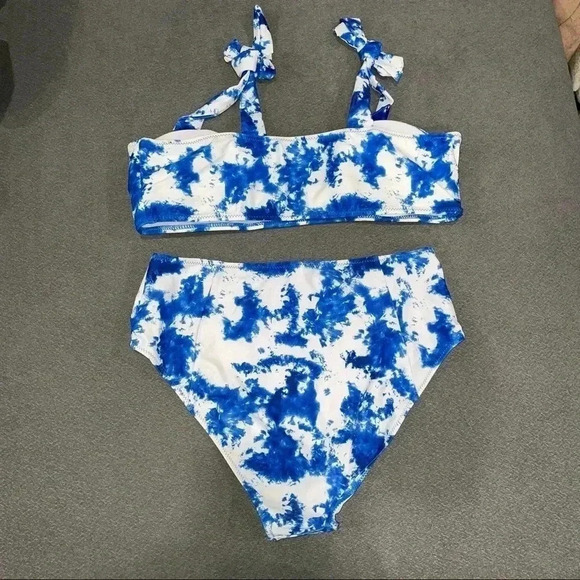 Swimsuit - Picture 2 of 3